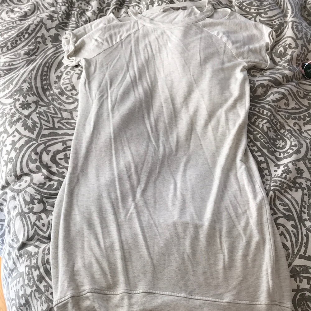 Athleta relaxed dress. Peek a boo shoulder